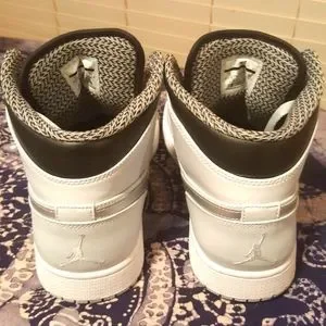 Jordan | Shoes | Air Jordan Retro Mid  display picture 2